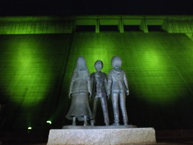 大山ダム銅像建立１周年ライトアップナイト